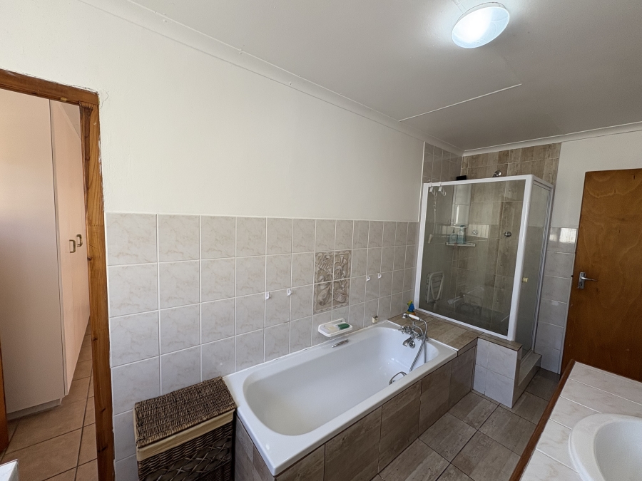 4 Bedroom Property for Sale in Pearl Bay Western Cape